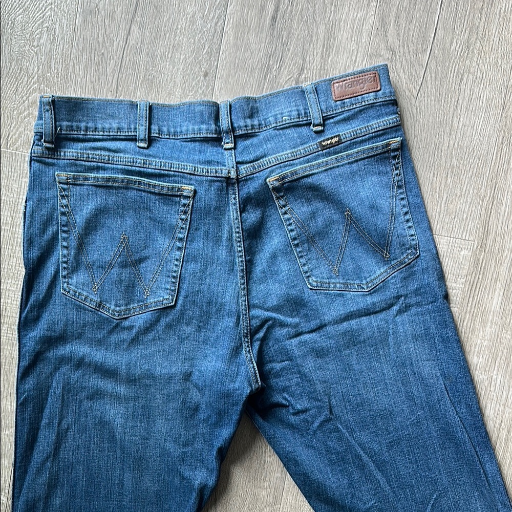 Wrangler Blue Relaxed Jeans with Classic Stitching